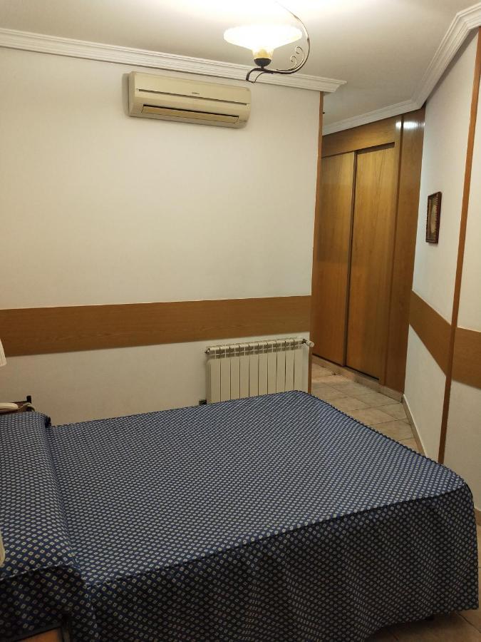 Hostal Maria Ronda Madrid Bagian luar foto