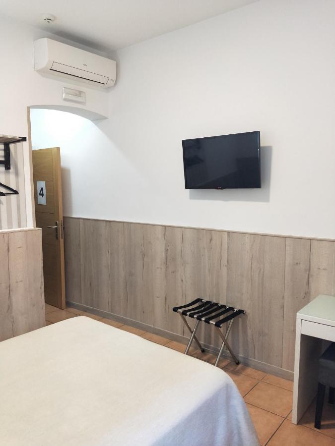 Hostal Maria Ronda Madrid Bagian luar foto