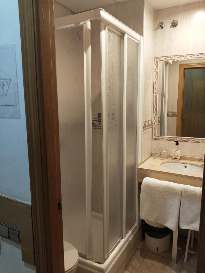 Hostal Maria Ronda Madrid Bagian luar foto