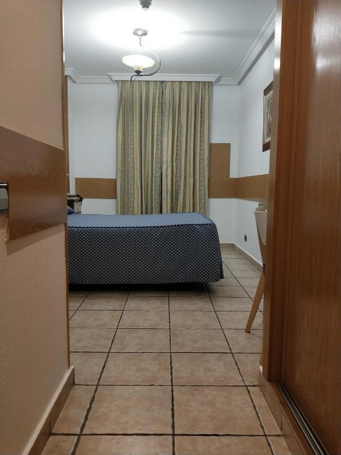 Hostal Maria Ronda Madrid Bagian luar foto