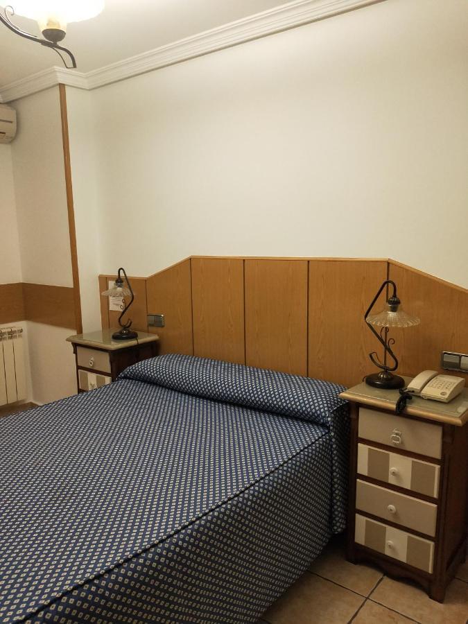 Hostal Maria Ronda Madrid Bagian luar foto