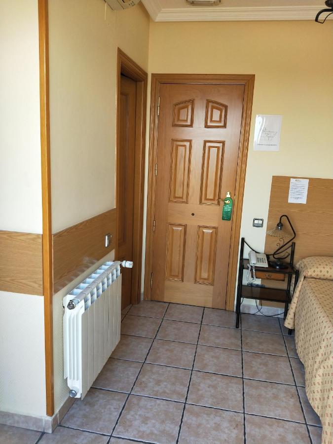 Hostal Maria Ronda Madrid Bagian luar foto