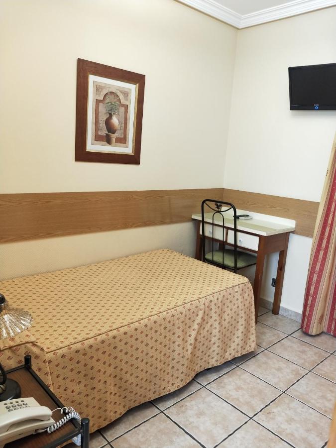 Hostal Maria Ronda Madrid Bagian luar foto