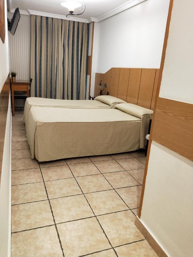 Hostal Maria Ronda Madrid Bagian luar foto