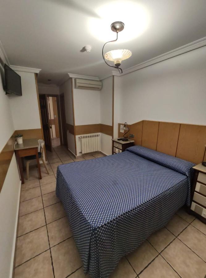 Hostal Maria Ronda Madrid Bagian luar foto