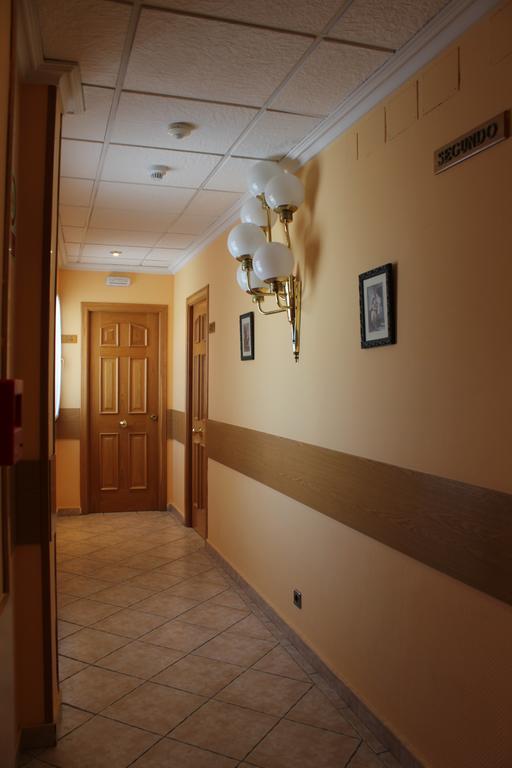 Hostal Maria Ronda Madrid Bagian luar foto