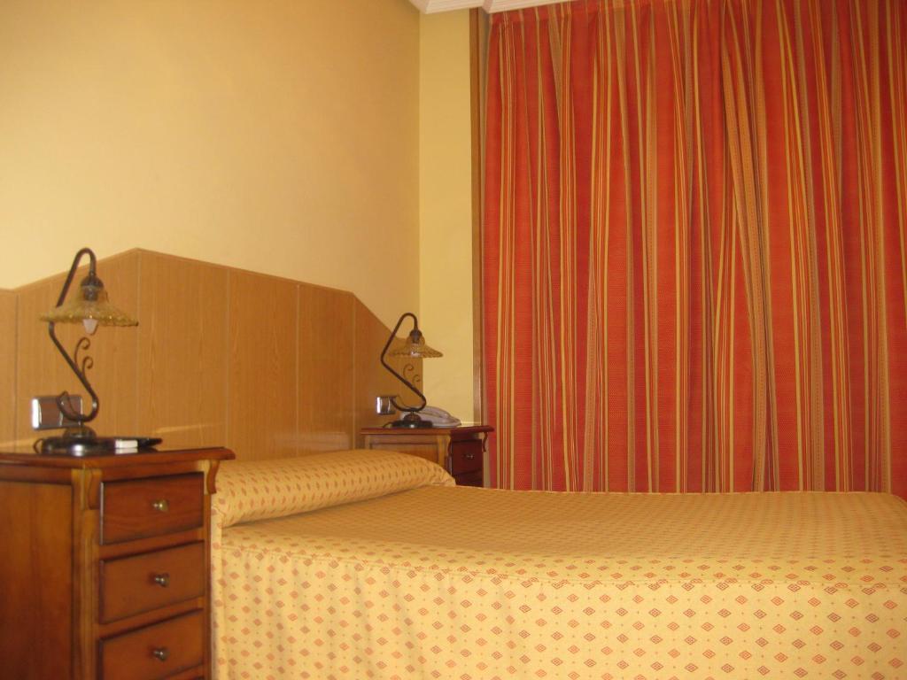 Hostal Maria Ronda Madrid Bagian luar foto