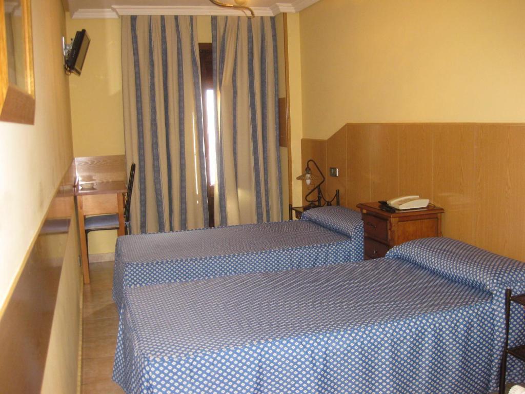 Hostal Maria Ronda Madrid Bagian luar foto