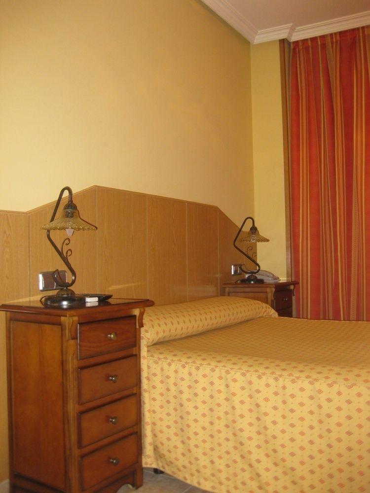 Hostal Maria Ronda Madrid Bagian luar foto