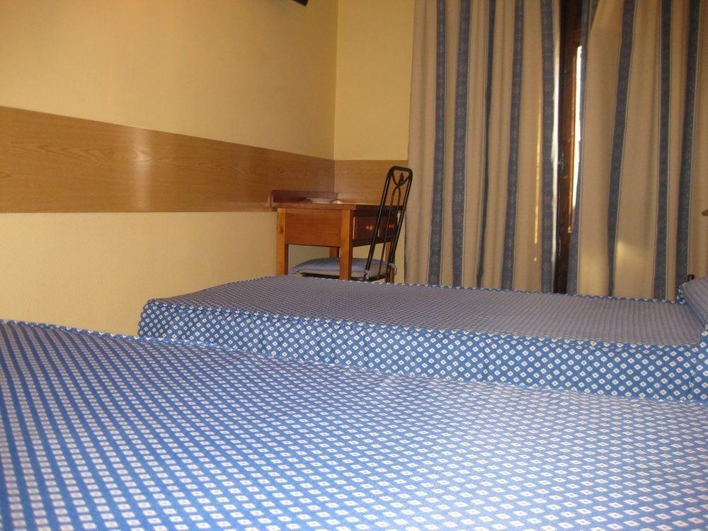 Hostal Maria Ronda Madrid Bagian luar foto