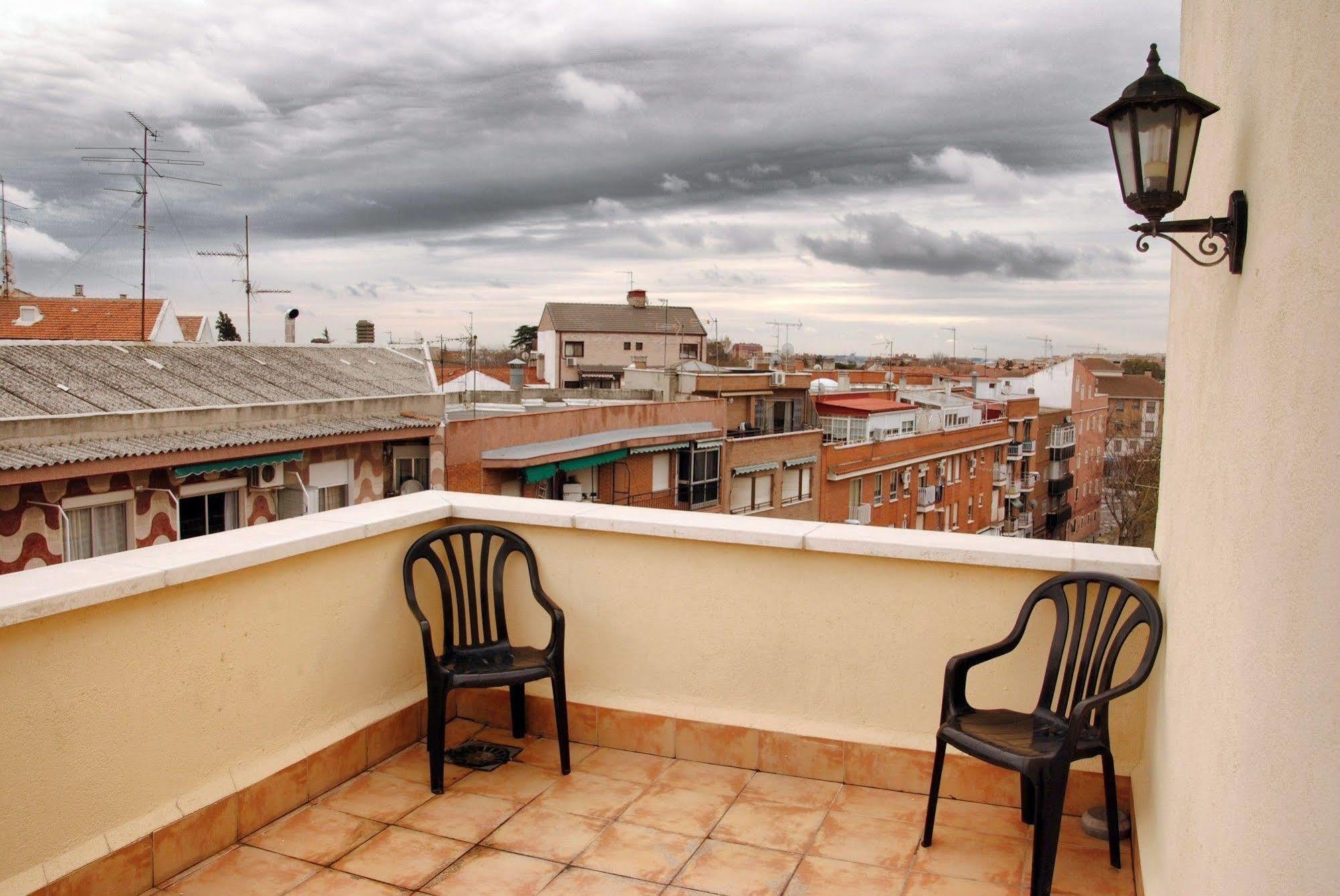 Hostal Maria Ronda Madrid Bagian luar foto