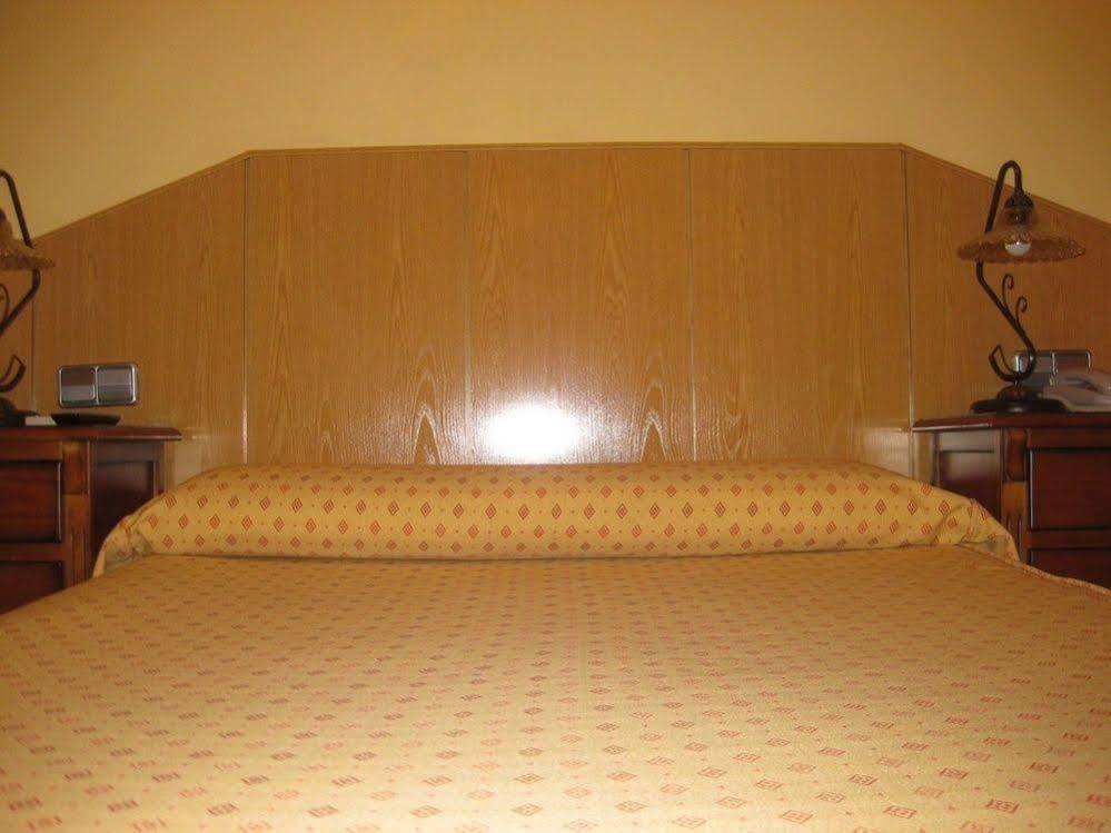 Hostal Maria Ronda Madrid Bagian luar foto