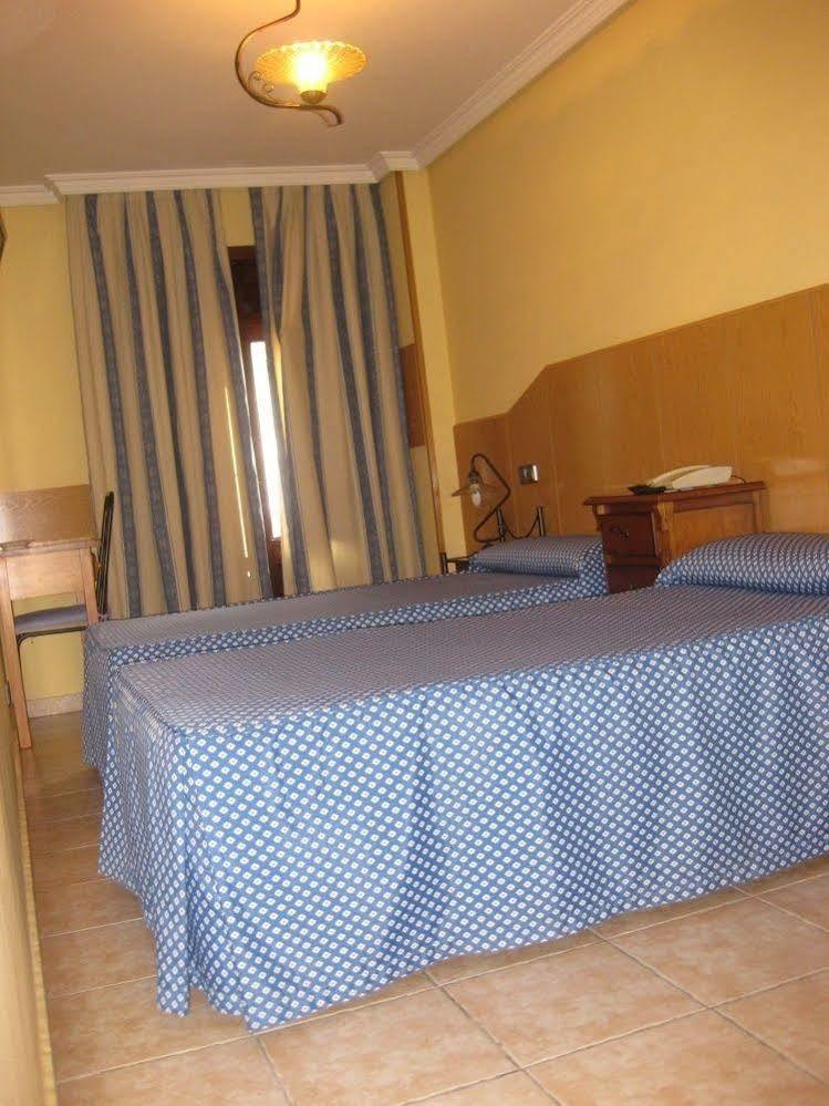 Hostal Maria Ronda Madrid Bagian luar foto